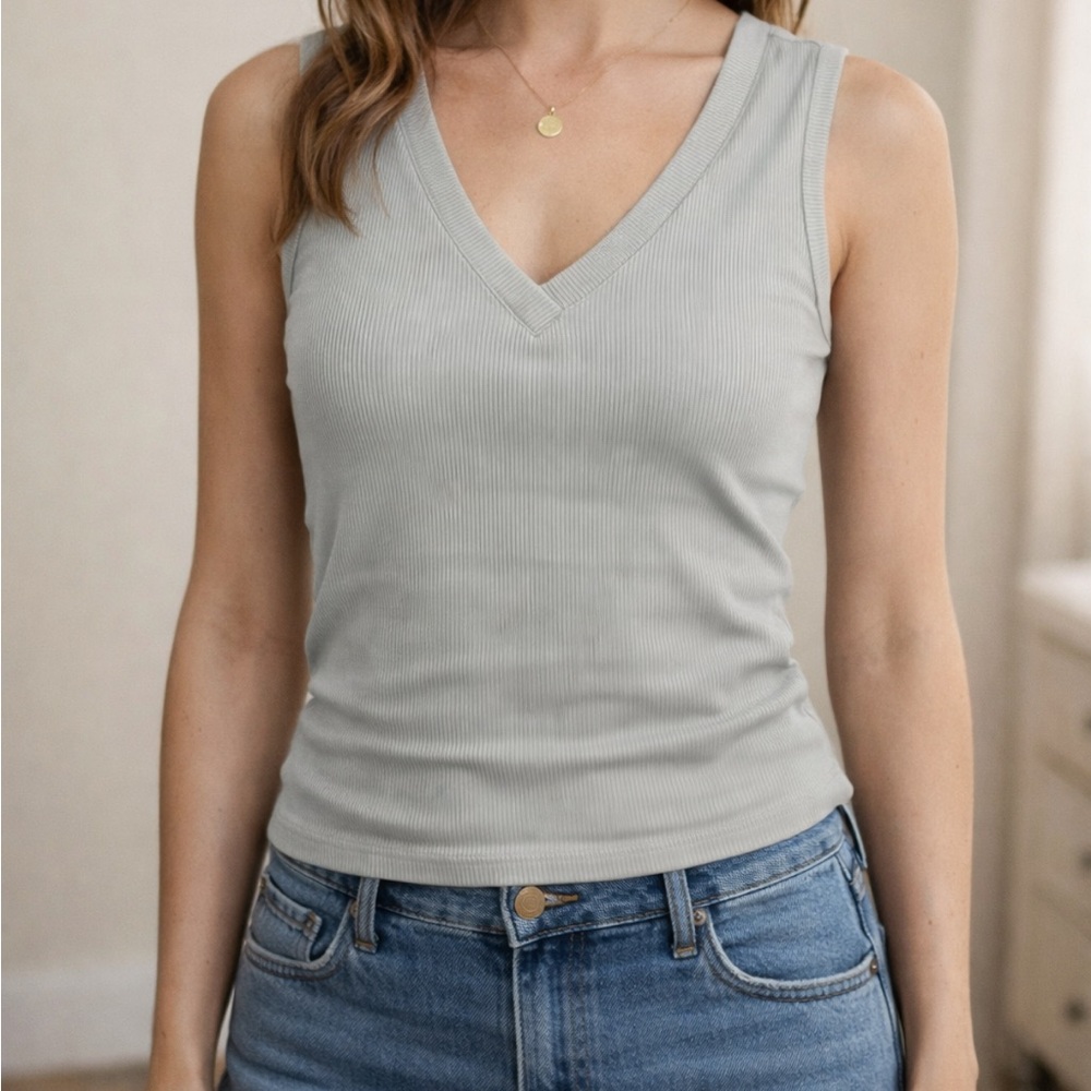 Women's Light Gray V-Neck Ribbed Tank Top